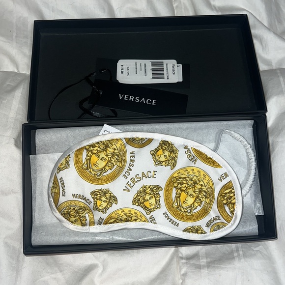 VERSACE Home Medusa Amplified Eye Sleep Mask - Picture 8 of 11
